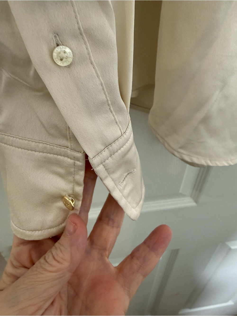 LAUREN RALPH LAUREN CLASSIC FIT SATIN CHARMEUSE SHIRT
MEDIUM - Picture 8 of 8